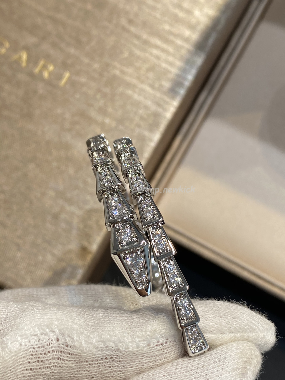 Bulgari Serpentine Full Diamond Bracelet (5) - www.newkick.vip
